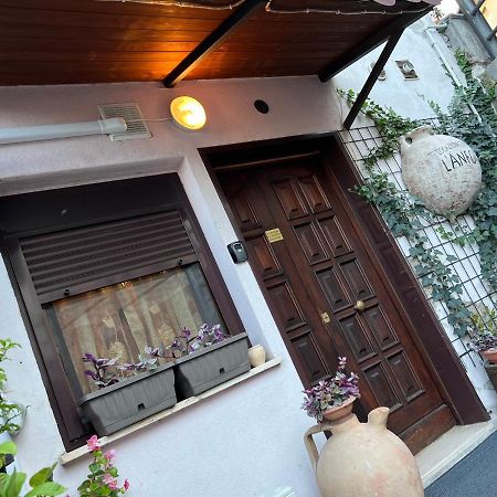 L' Anfora Locazione Turistica Apartment Терни Екстериор снимка